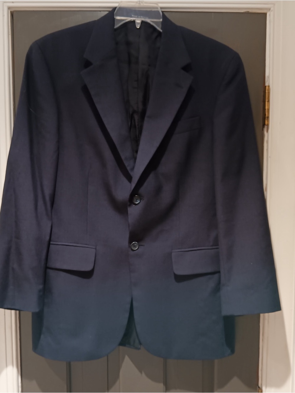 Classic Men's Navy wool Blazer - Timeless Tailored Style size 39R